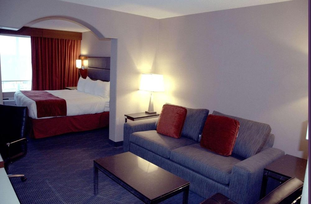 Quadruple Room with Two Queen Beds - Non Smoking/Ground floor